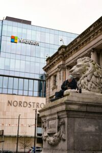 Microsoft integrates Fabric analytics with transactional databases