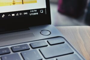 What is the procedure for configuring SuperFetch (SysMain) on Windows?