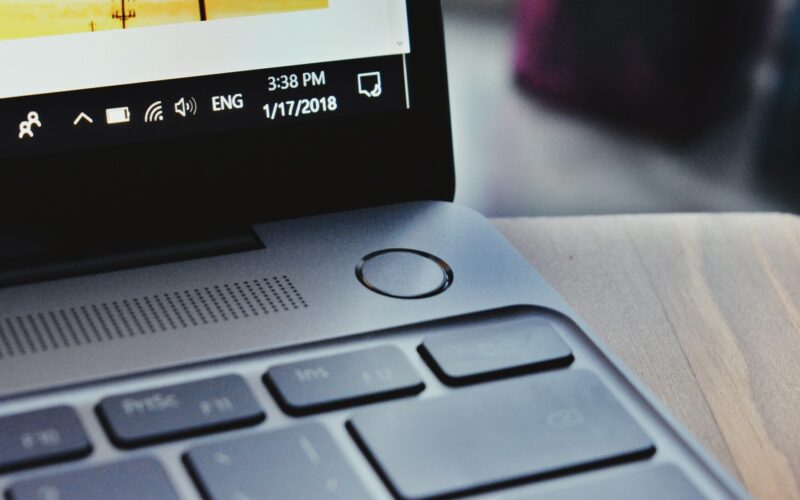 What is the procedure for configuring SuperFetch (SysMain) on Windows?