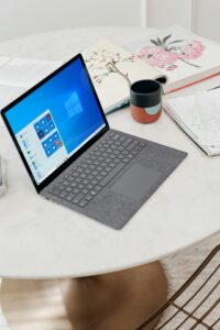 Learn how to customize the Start menu to make it seem more organized.