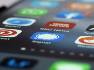 How to Determine Whether Applications Listed in App Stores Are Authentic or Not