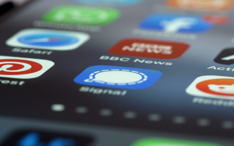 How to Determine Whether Applications Listed in App Stores Are Authentic or Not