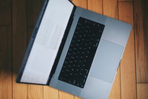 Instructions for Connecting Multiple Monitors in Windows